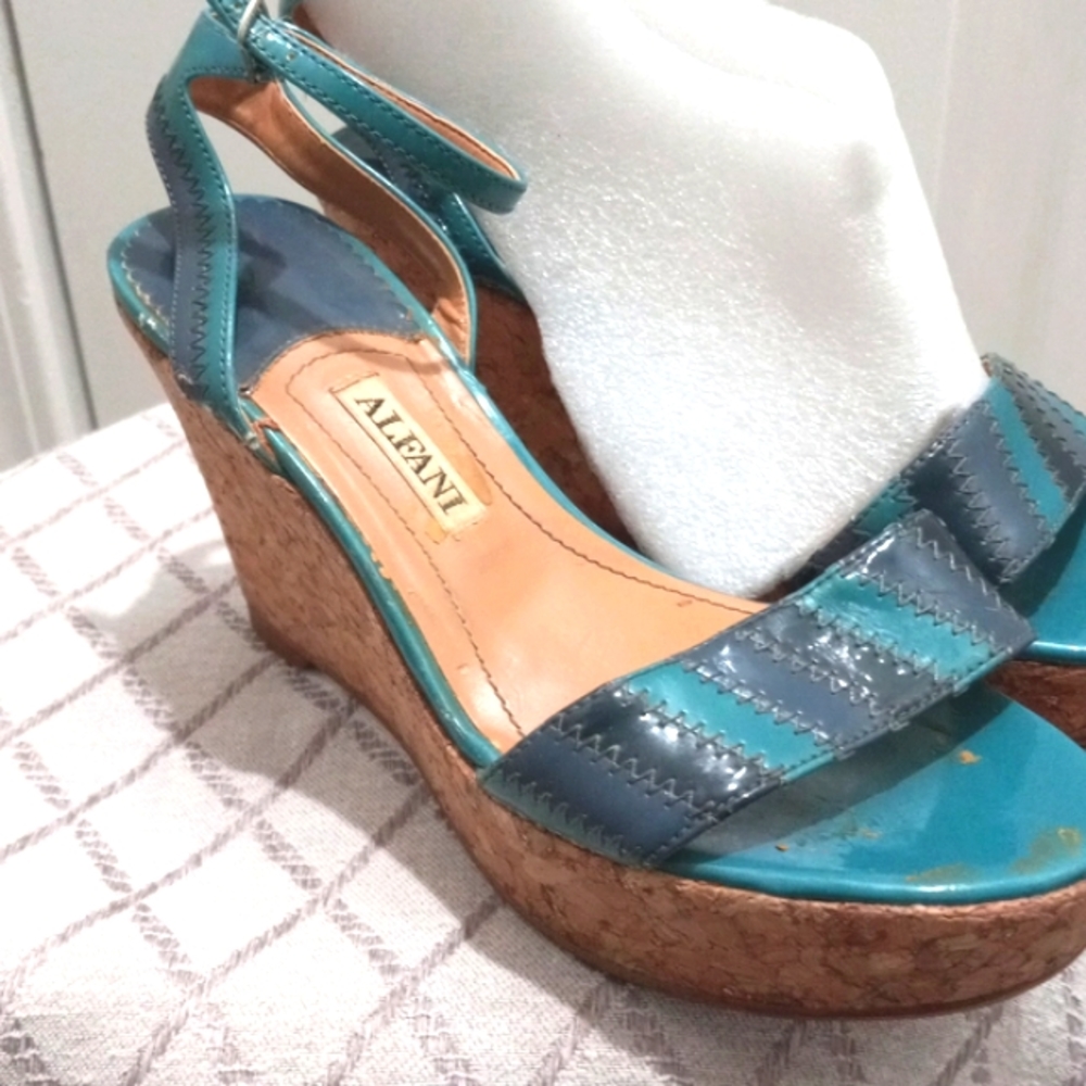 Alfani Womens Teal Wedge shoes Sz 7.5 med